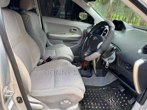 Toyota IST 2004 Silver