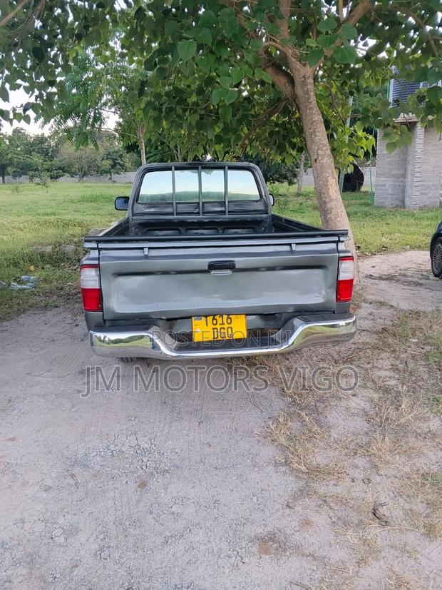 Toyota Hilux 1999 Gray