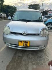 Toyota Sienta 2006 Silver for sale