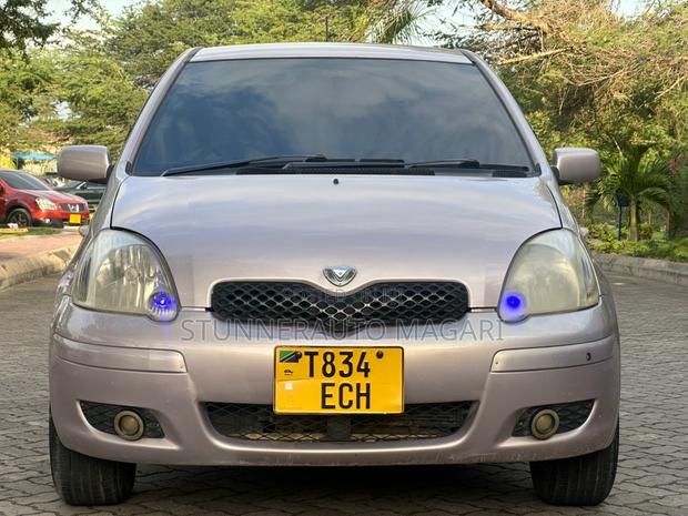 Toyota Vitz 2002 Beige