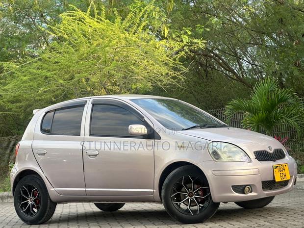 Toyota Vitz 2002 Beige