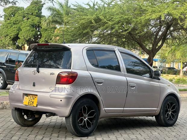 Toyota Vitz 2002 Beige