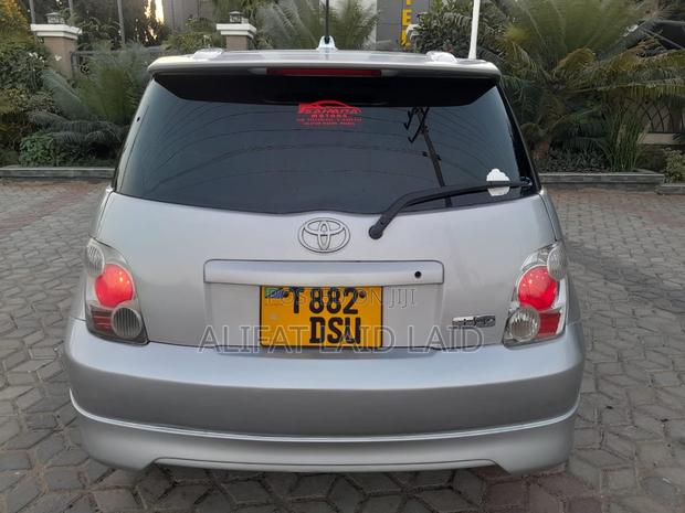 Toyota IST 2004 Silver