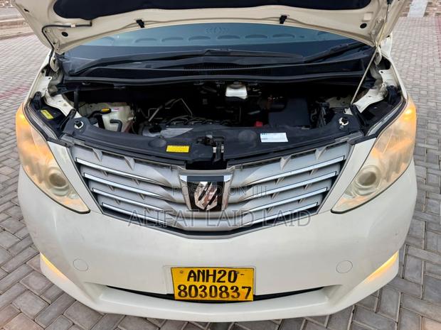 Toyota Alphard 2.4 Hybrid AWD 2011 White