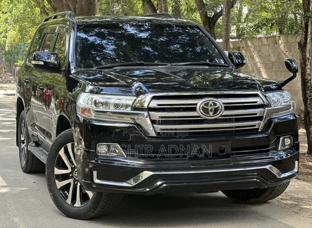 Toyota Land Cruiser 4.6 V8 ZX 2017 Black