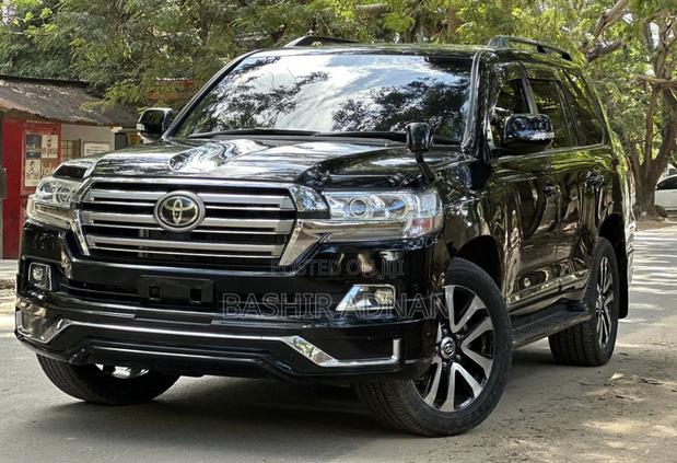 Toyota Land Cruiser 4.6 V8 ZX 2017 Black