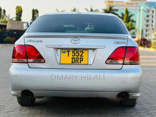 Toyota Crown 2006 Silver