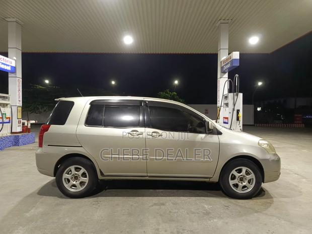 Toyota Raum 2004 Silver