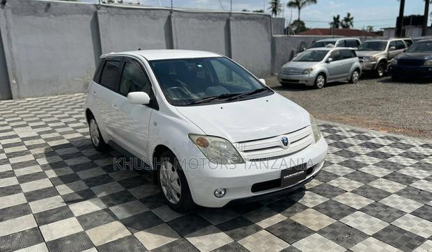 Toyota IST 2004 White