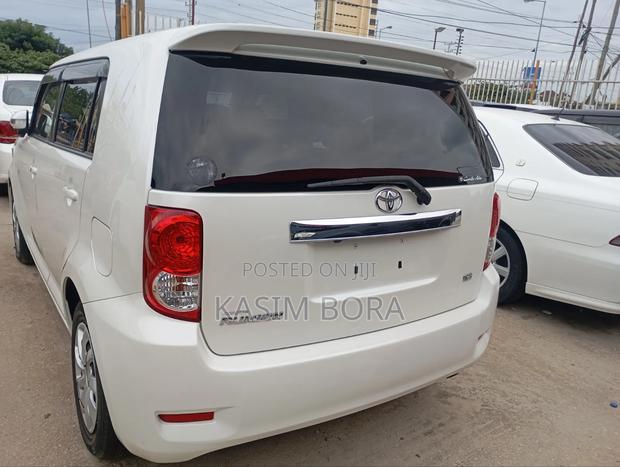 Toyota Corolla Rumion 2008 White