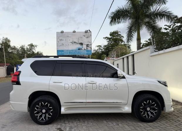 Toyota Land Cruiser Prado 2016 White