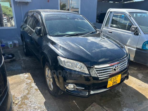 Toyota Vanguard 2011 Black