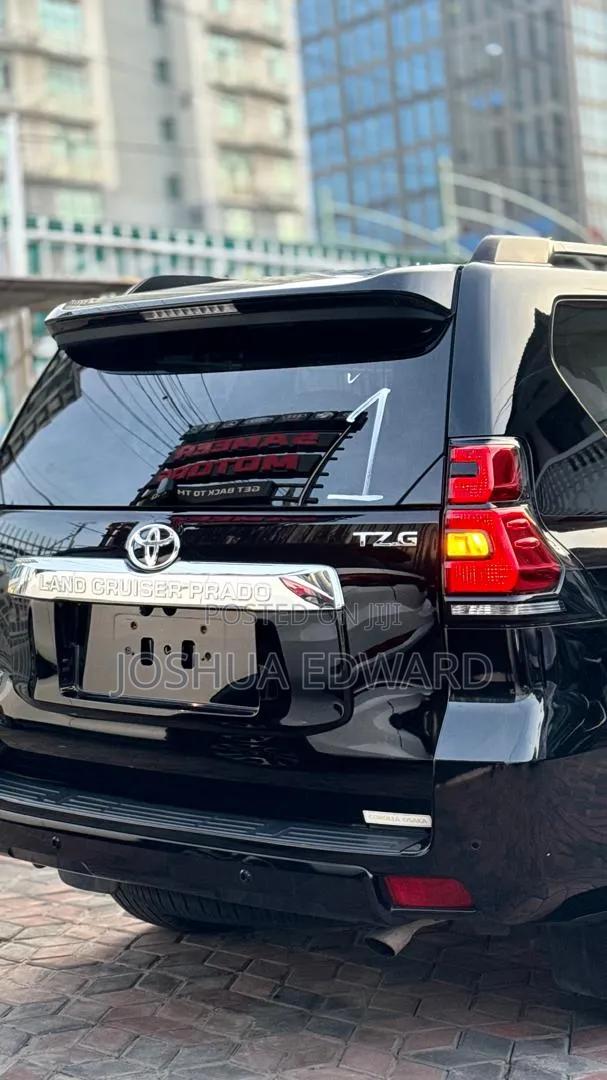 Toyota Land Cruiser Prado 2021 Black