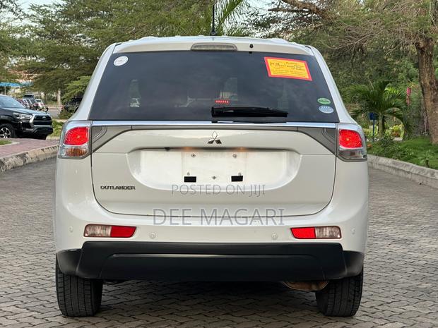 Mitsubishi Outlander 2012 White