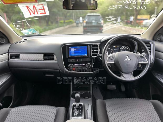 Mitsubishi Outlander 2012 White