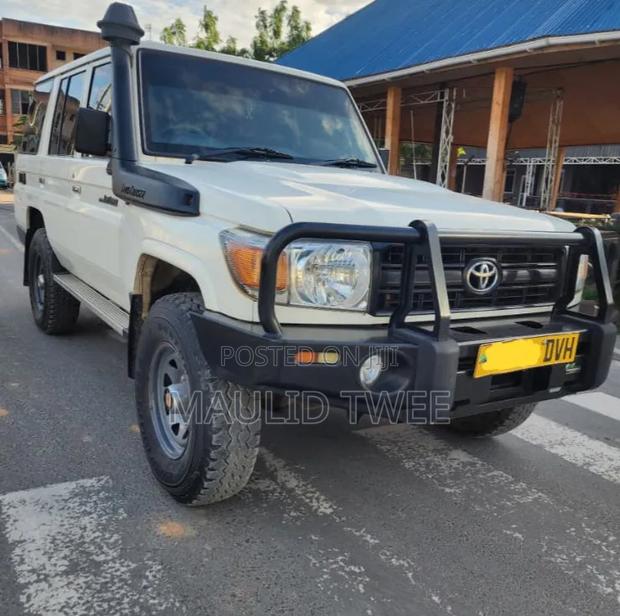 Toyota Land Cruiser 2018 White