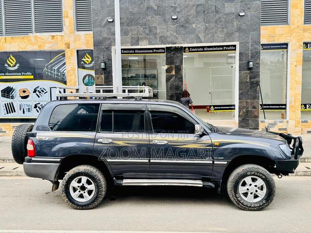 Toyota Land Cruiser 2005 Black