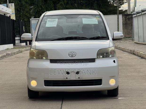 Toyota Porte 2008 White