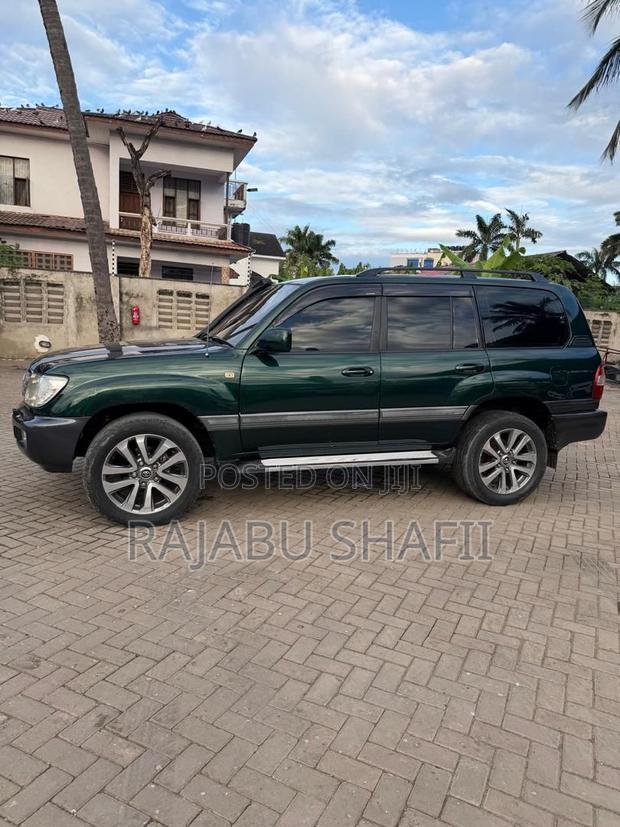 Toyota Land Cruiser HDJ 100 2003 Green