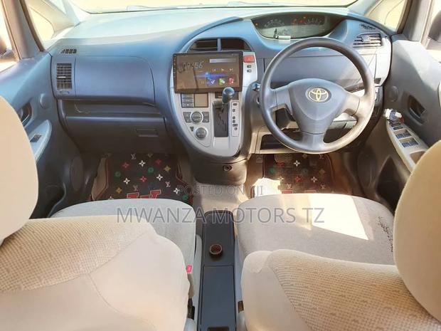 Toyota Ractis 2005 Silver