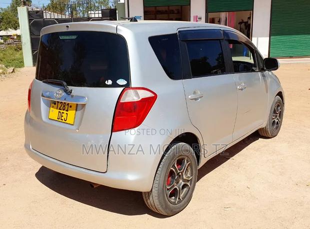 Toyota Ractis 2005 Silver