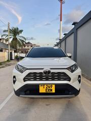 Toyota RAV4 2021 White for sale