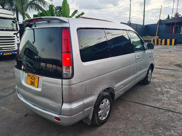 Toyota Noah 2.0 AWD (8 Seater) 2001 Silver