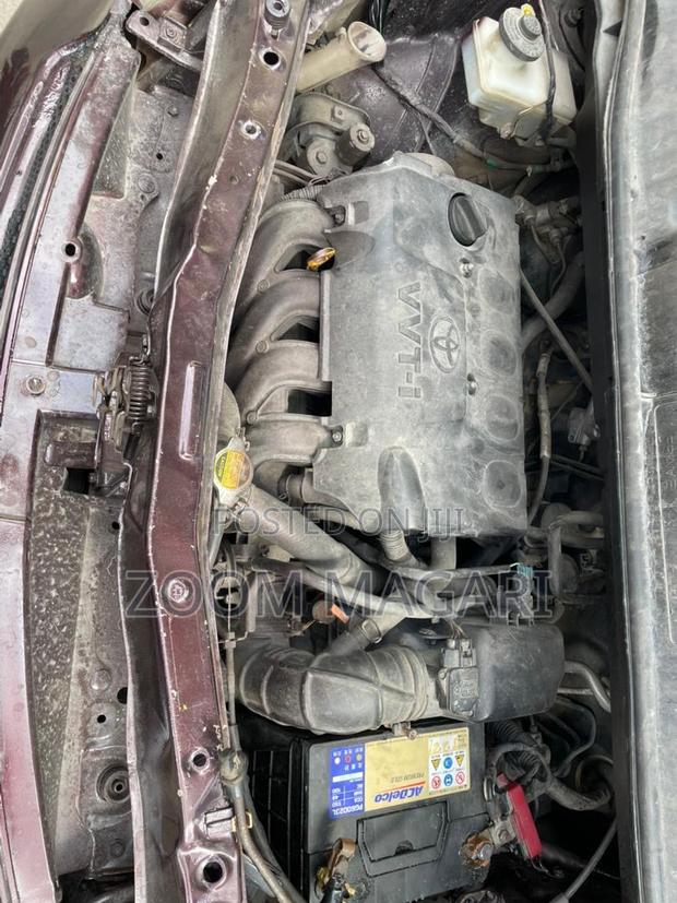 Toyota Porte 2005 Maroon