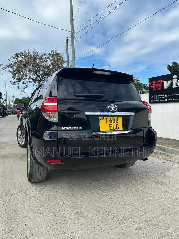 Toyota Vanguard 2011 Black