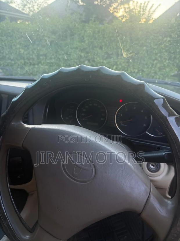 Toyota Land Cruiser 2006 Gray