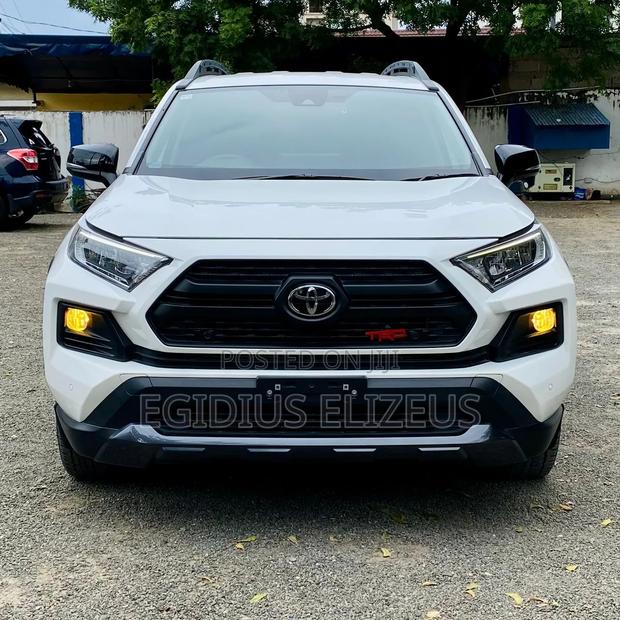 Toyota RAV4 2021 White