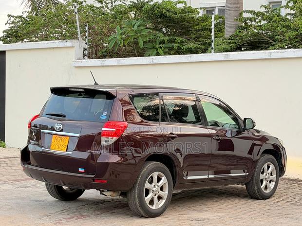 Toyota Vanguard 2013 Maroon