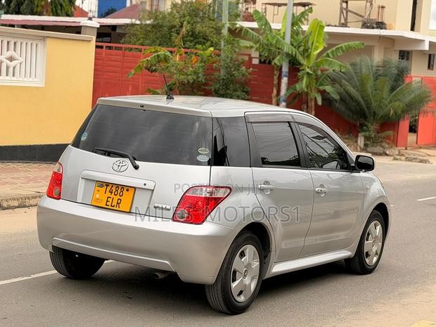 Toyota IST 2006 Silver