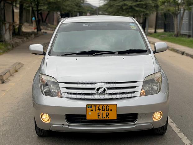 Toyota IST 2006 Silver