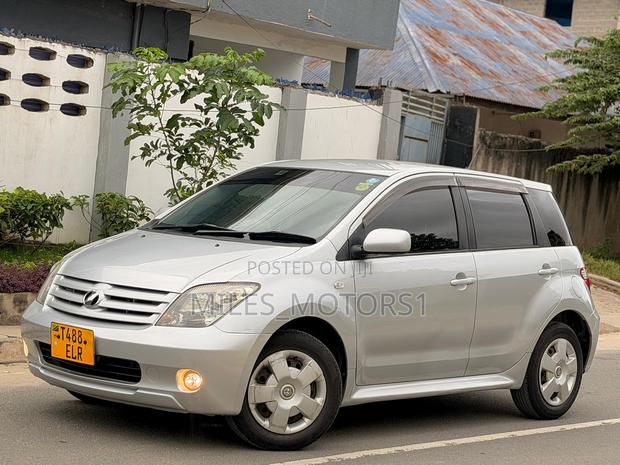 Toyota IST 2006 Silver