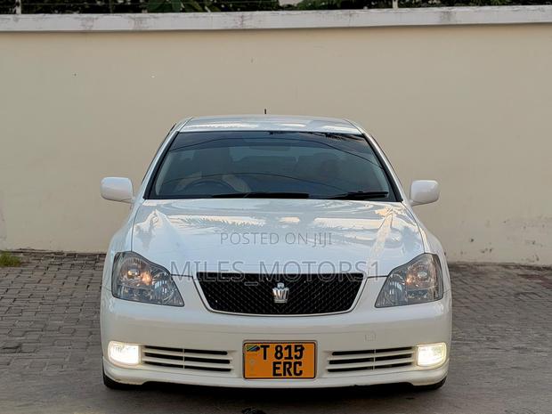 Toyota Crown 2005 White
