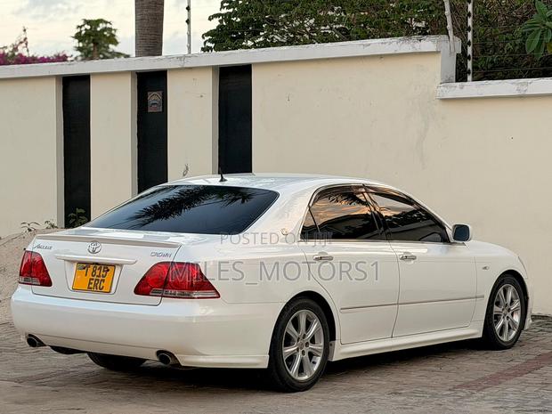 Toyota Crown 2005 White