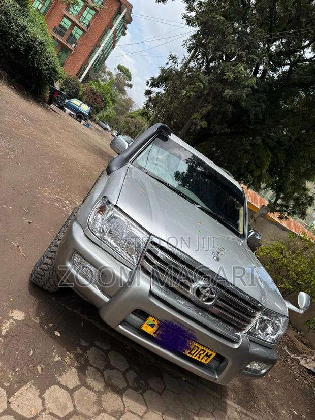 Toyota Land Cruiser 2006 Silver