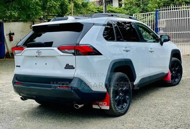 Toyota RAV4 2021 Pearl