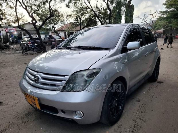 Toyota IST 2005 Silver
