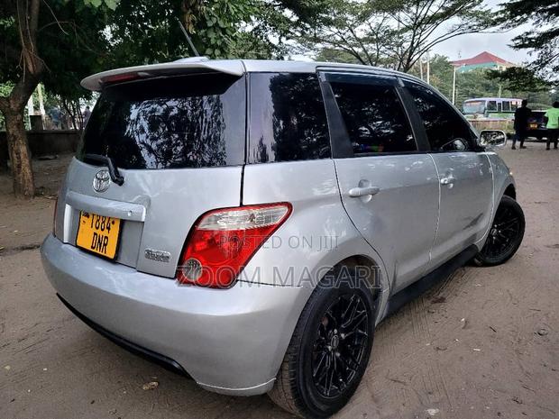 Toyota IST 2005 Silver