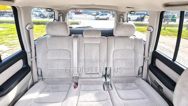 Toyota Land Cruiser 2005 White