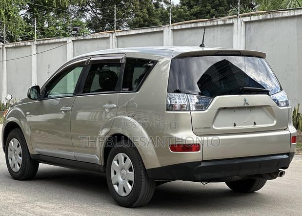 Mitsubishi Outlander 2009 Gold