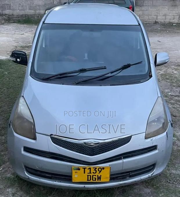 Toyota Ractis 2007 Silver