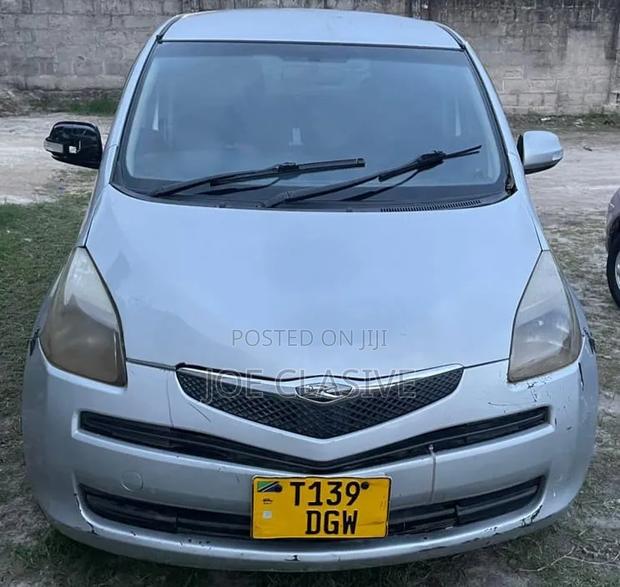 Toyota Ractis 2007 Silver