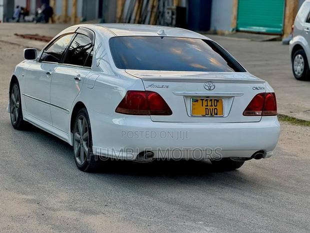 Toyota Crown 2007 White