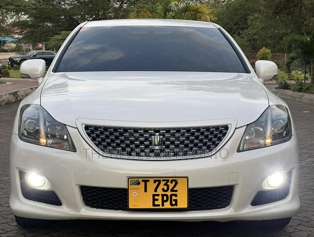 Toyota Crown 2009 White