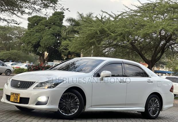 Toyota Crown 2009 White
