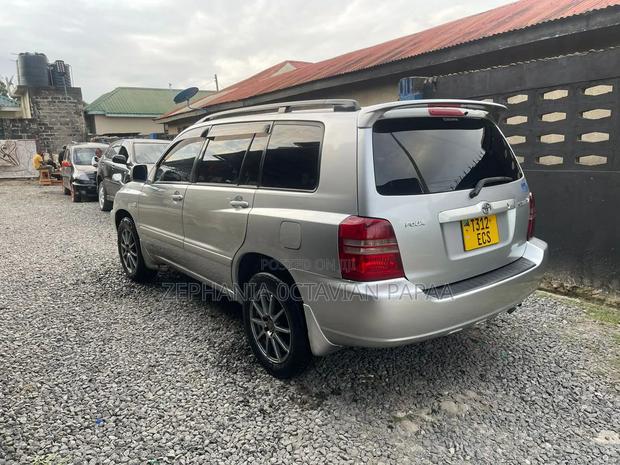 Toyota Kluger 2006 Silver