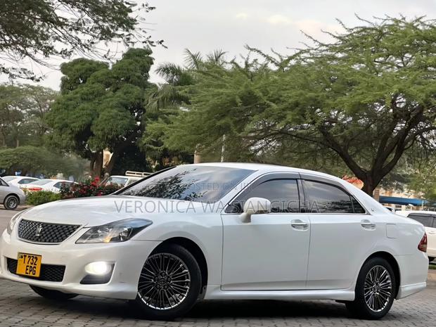 Toyota Crown 2009 White